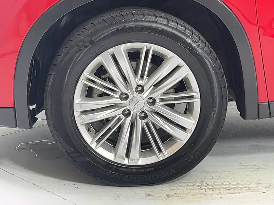 Photo '10' of Mitsubishi Outlander