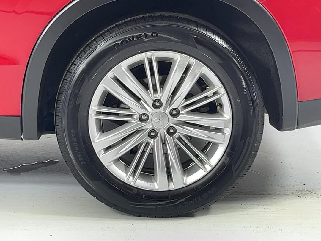 Photo '11' of Mitsubishi Outlander