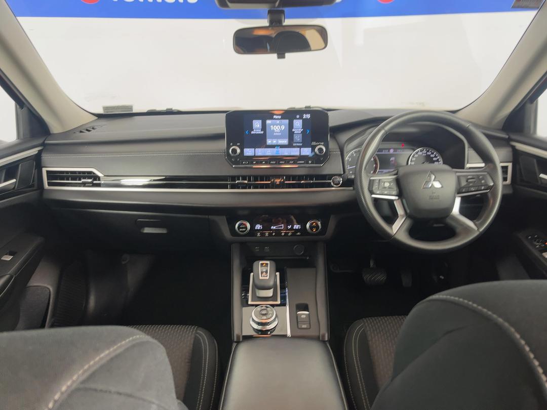 Photo '17' of Mitsubishi Outlander