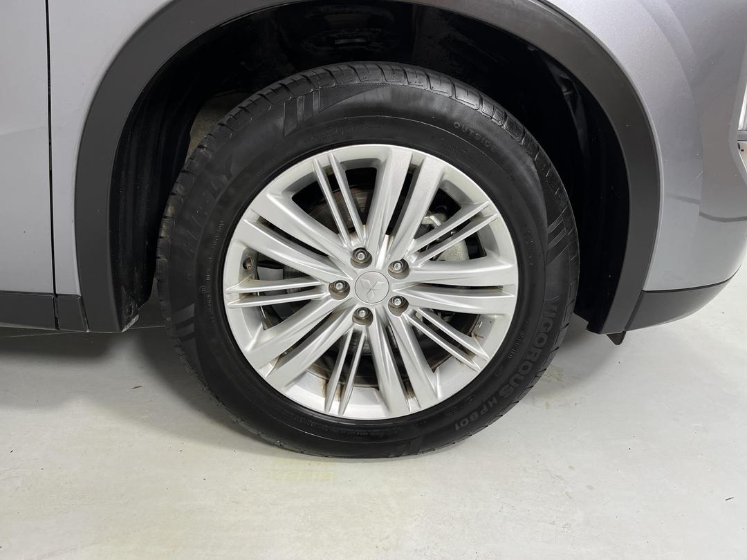 Photo '9' of Mitsubishi Outlander