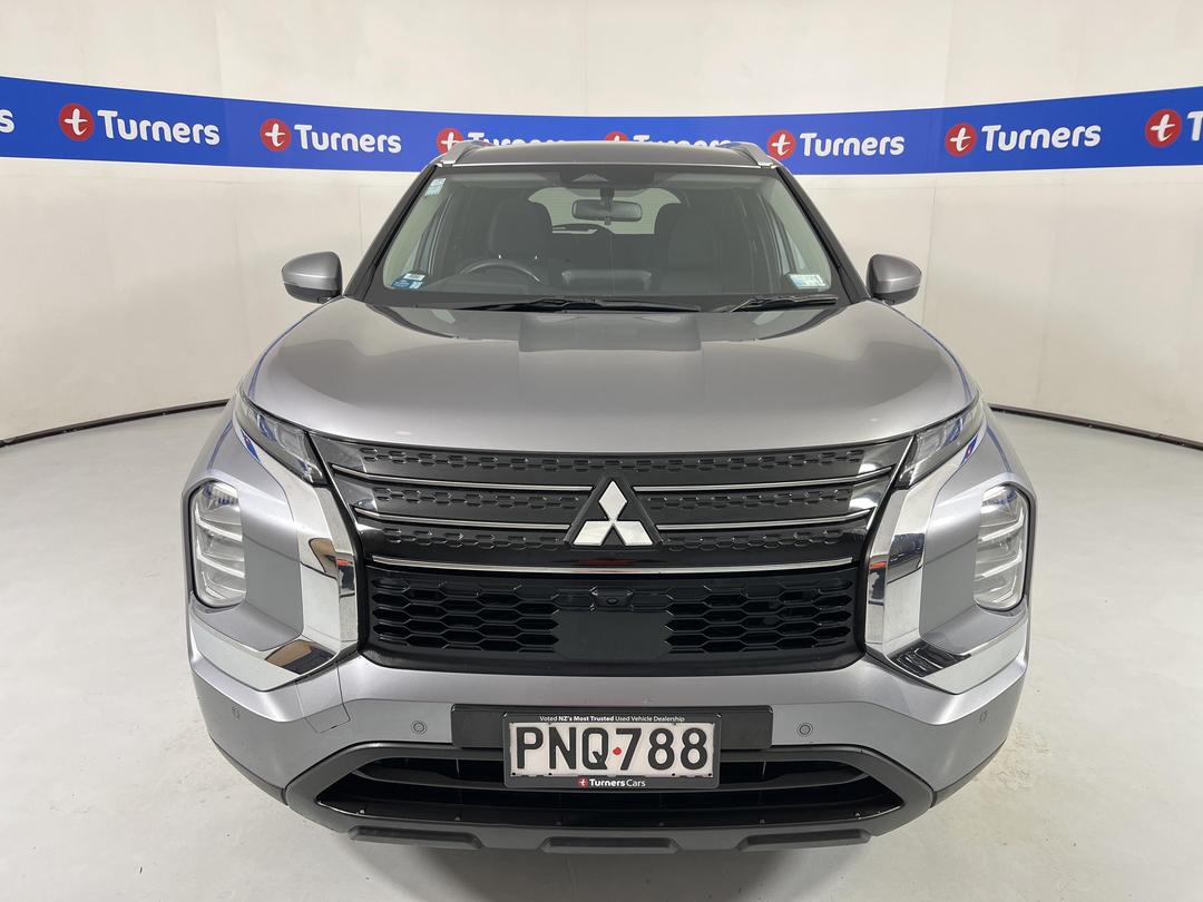 Photo '2' of Mitsubishi Outlander