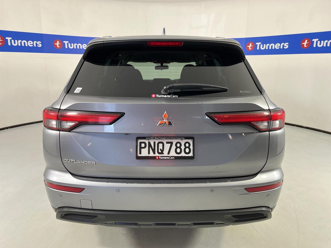 Photo '6' of Mitsubishi Outlander