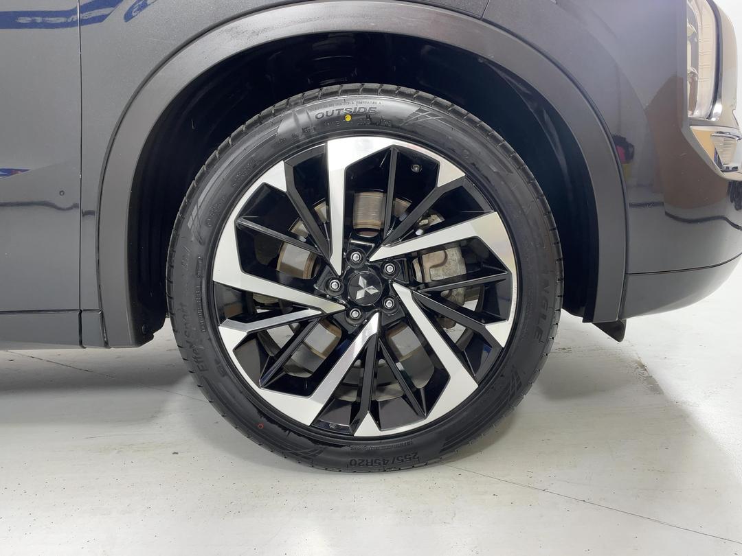 Photo '9' of Mitsubishi Outlander