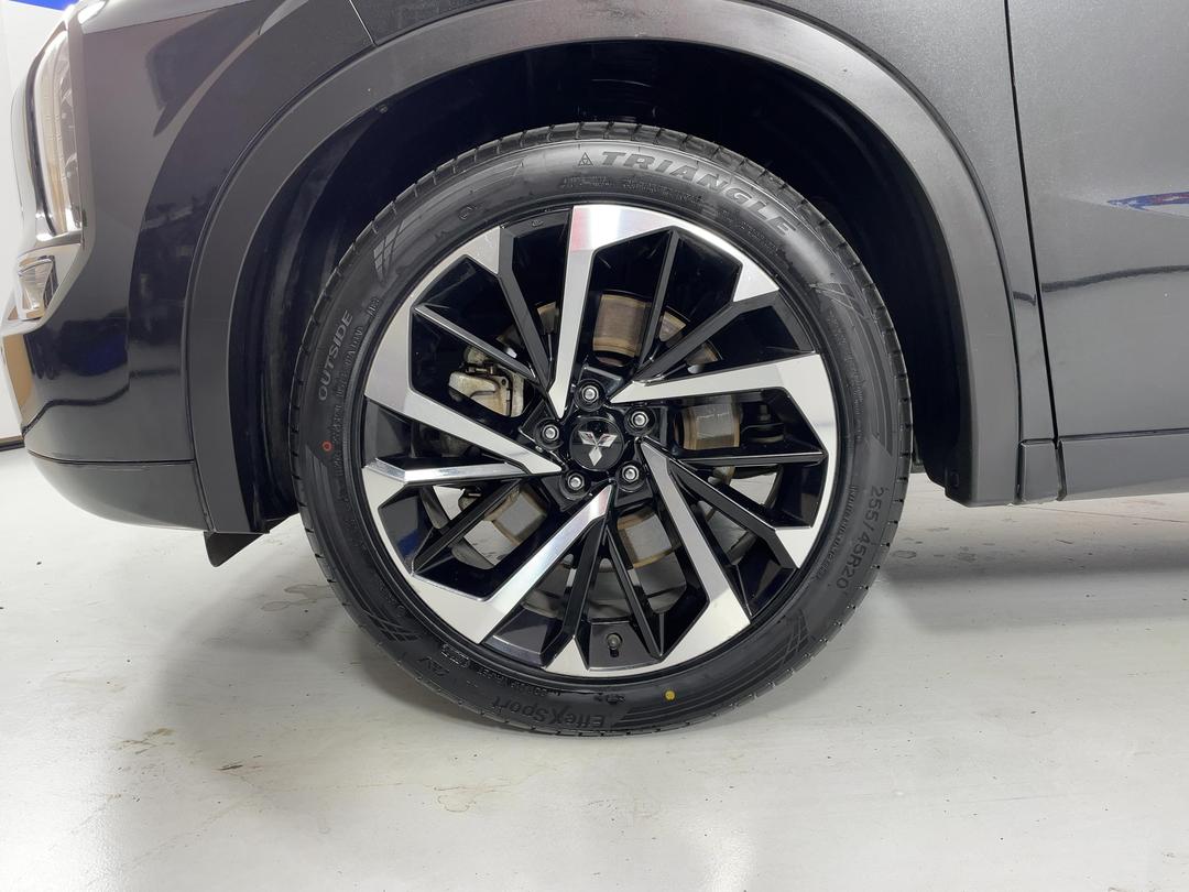 Photo '10' of Mitsubishi Outlander