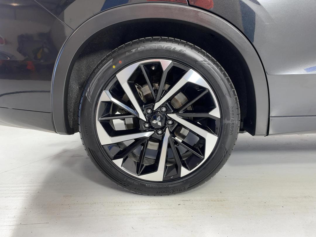 Photo '12' of Mitsubishi Outlander