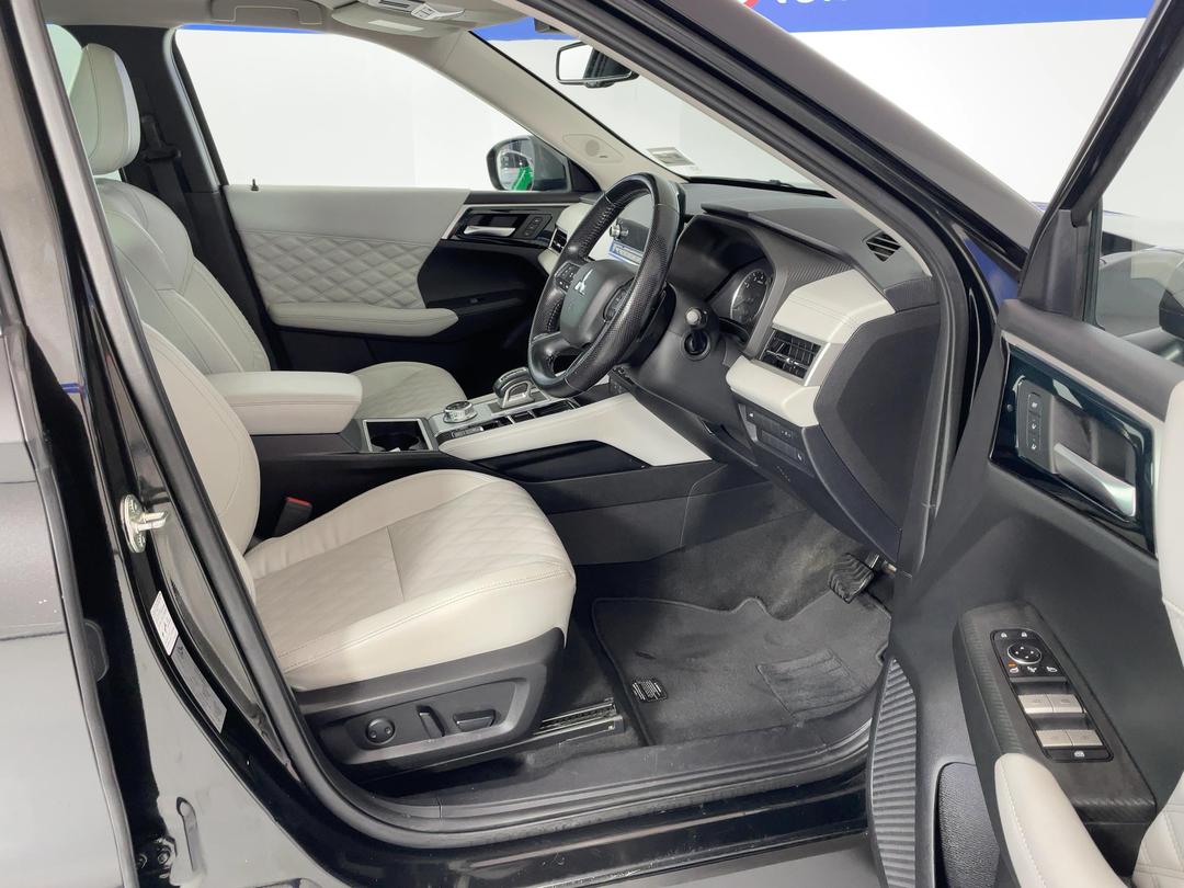 Photo '16' of Mitsubishi Outlander