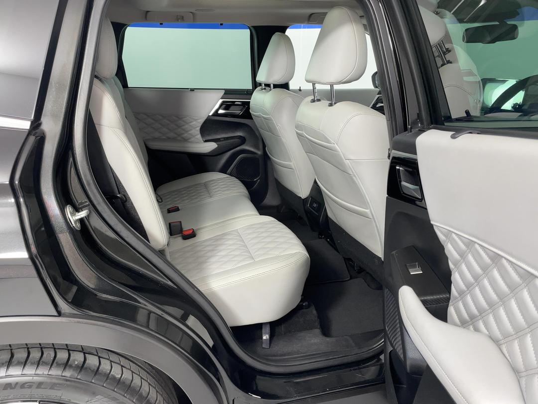 Photo '20' of Mitsubishi Outlander