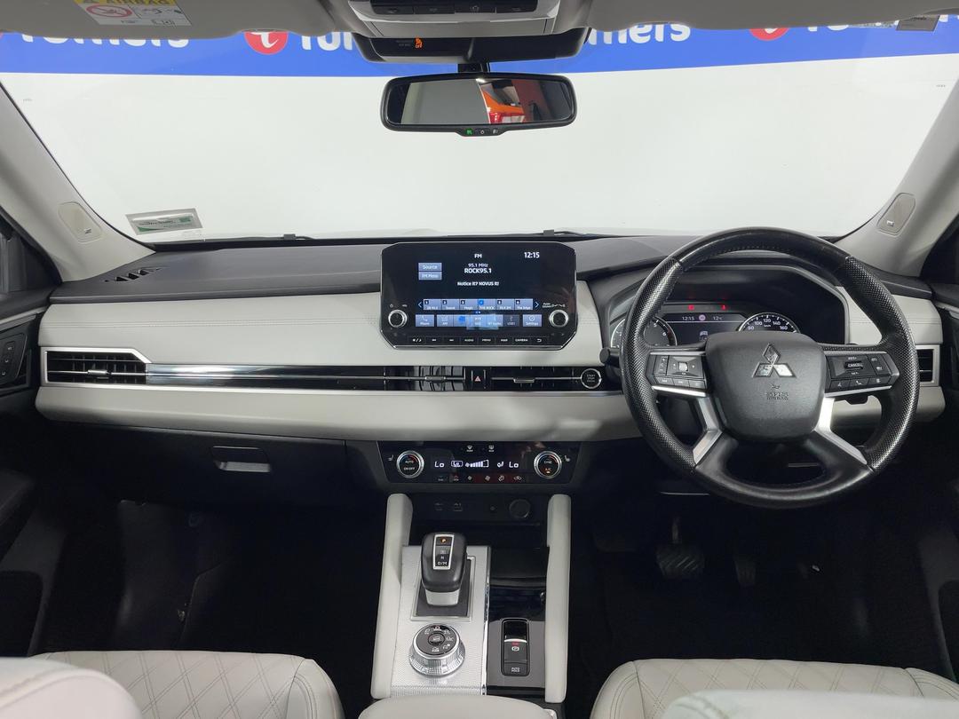 Photo '17' of Mitsubishi Outlander