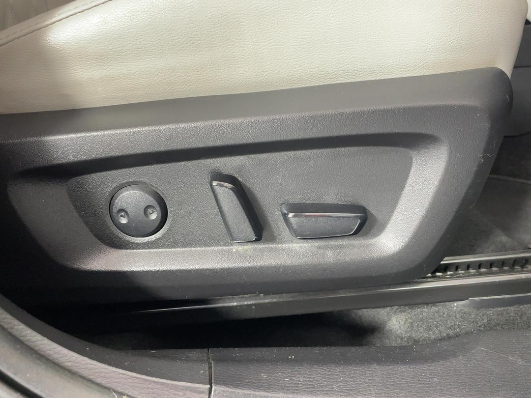 Photo '24' of Mitsubishi Outlander