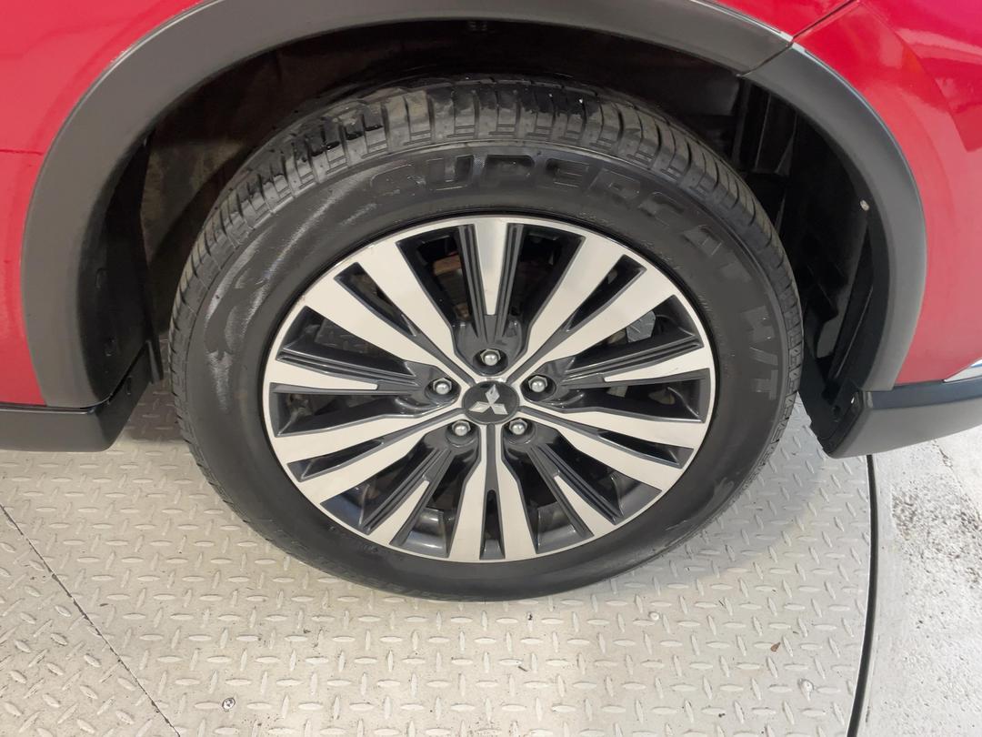 Photo '9' of Mitsubishi Outlander