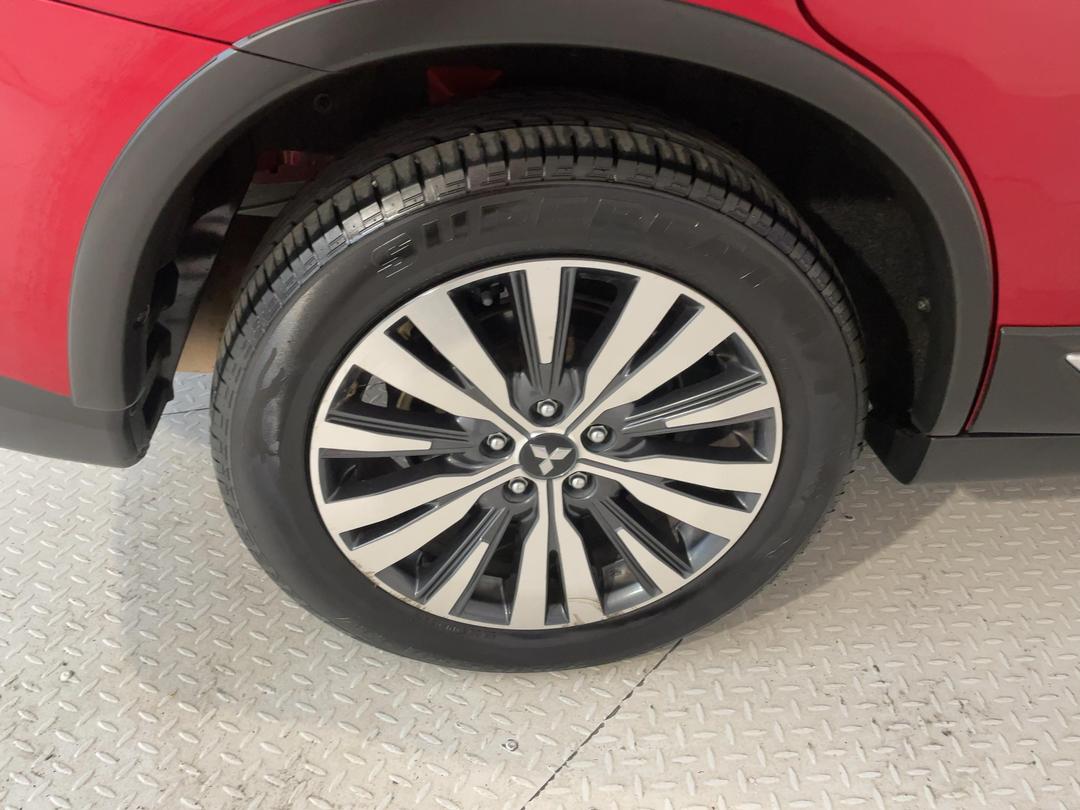 Photo '12' of Mitsubishi Outlander