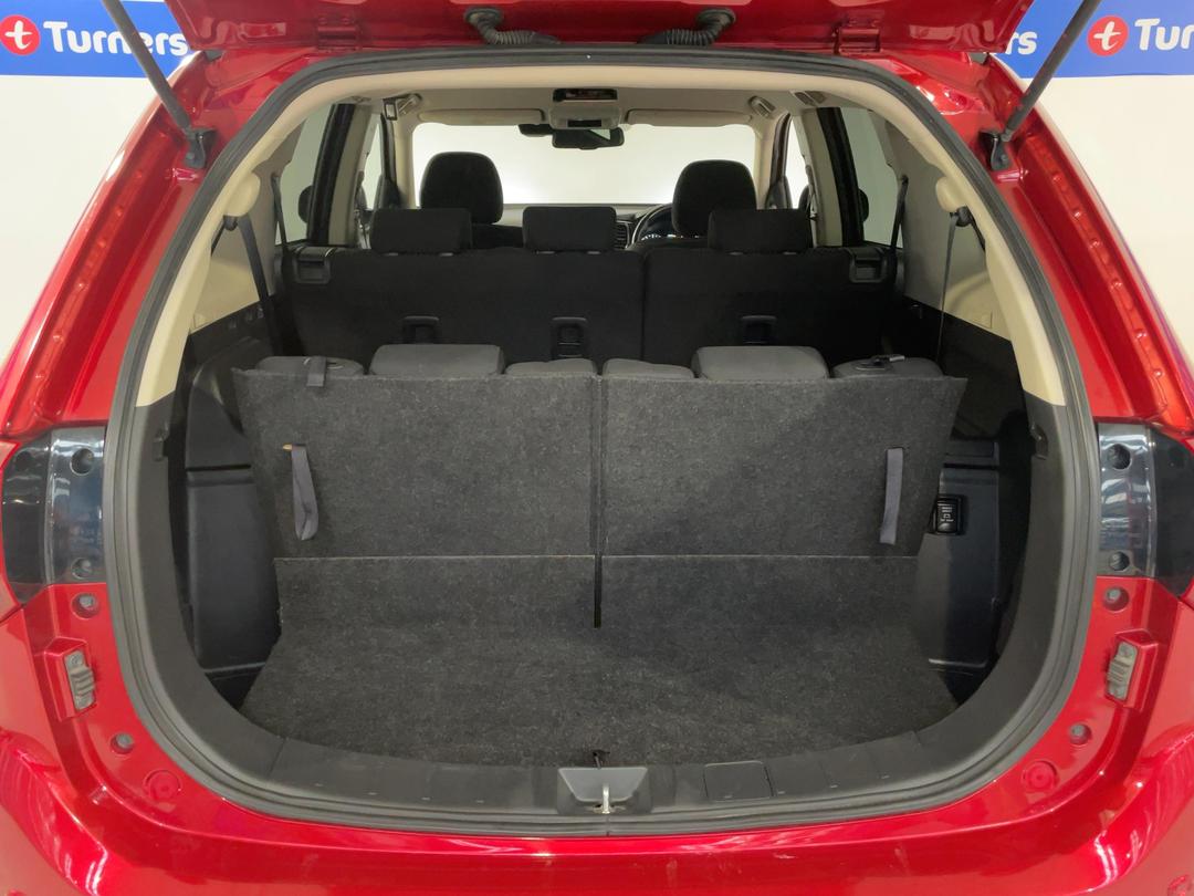 Photo '14' of Mitsubishi Outlander