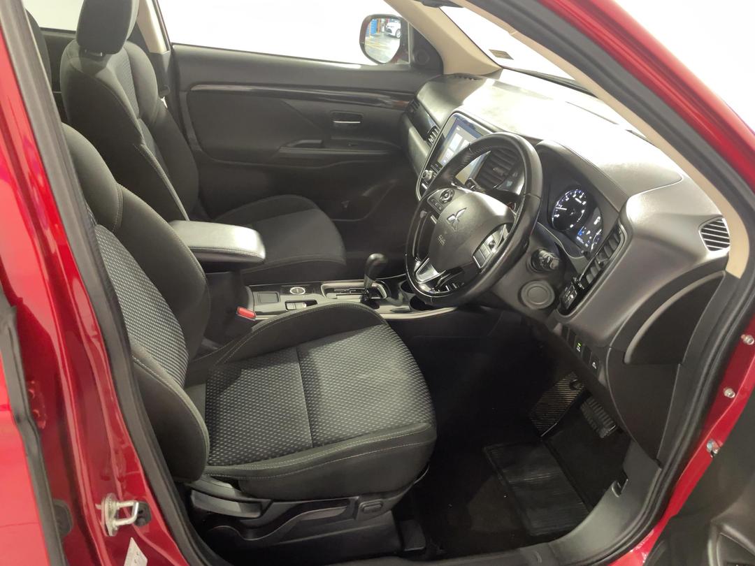 Photo '16' of Mitsubishi Outlander