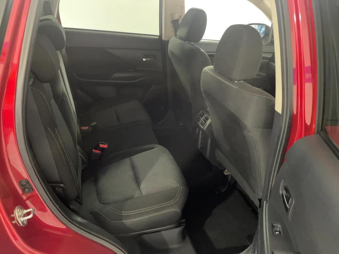Photo '20' of Mitsubishi Outlander