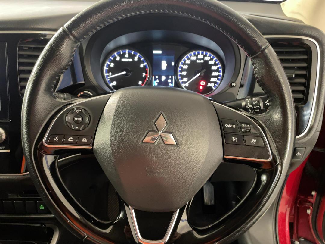 Photo '28' of Mitsubishi Outlander