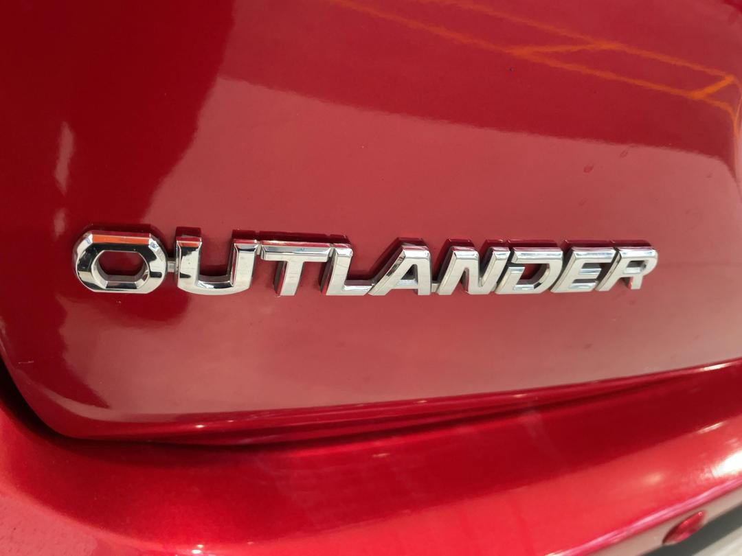 Photo '36' of Mitsubishi Outlander