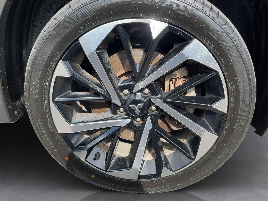 Photo '9' of Mitsubishi Outlander