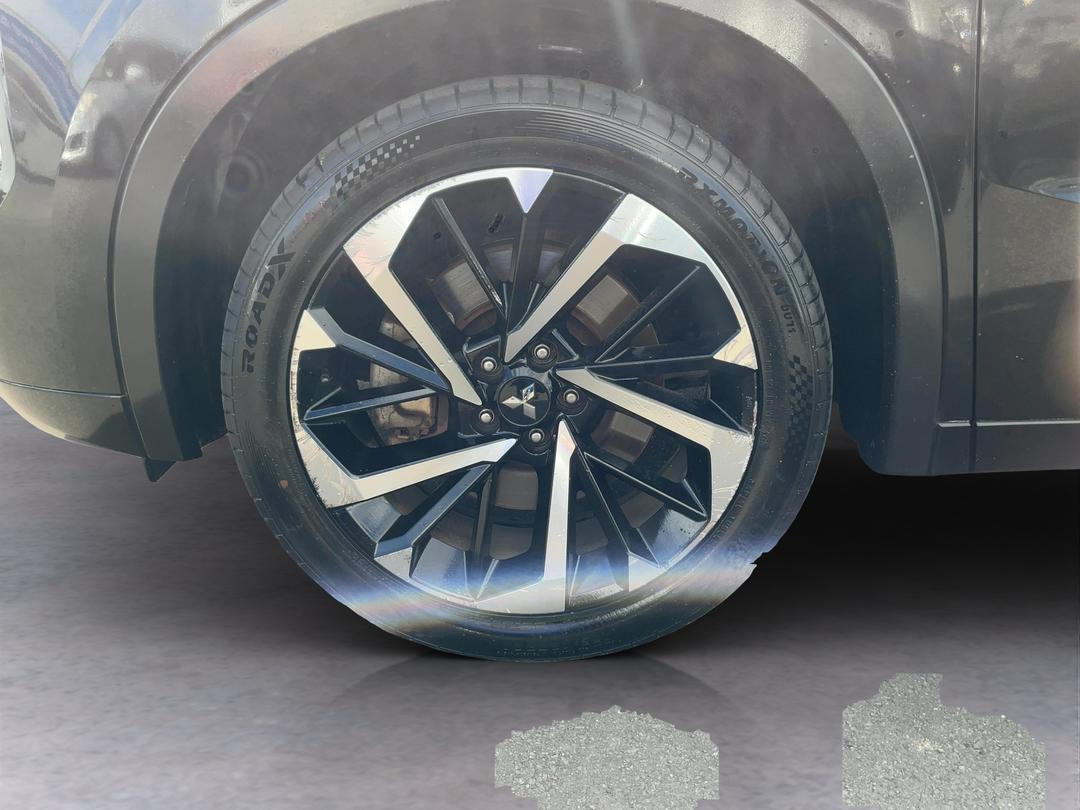 Photo '10' of Mitsubishi Outlander