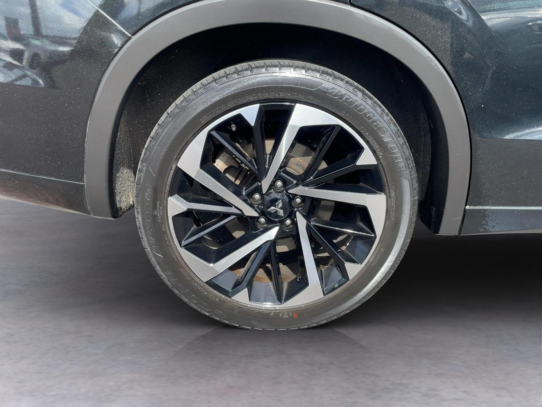 Photo '12' of Mitsubishi Outlander