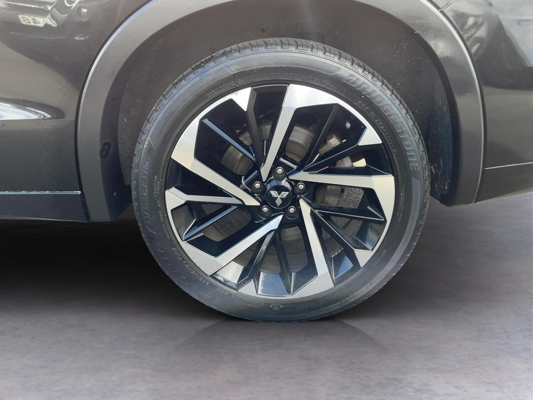 Photo '11' of Mitsubishi Outlander
