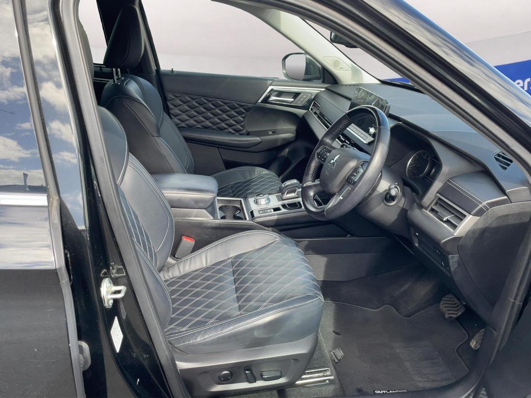 Photo '16' of Mitsubishi Outlander