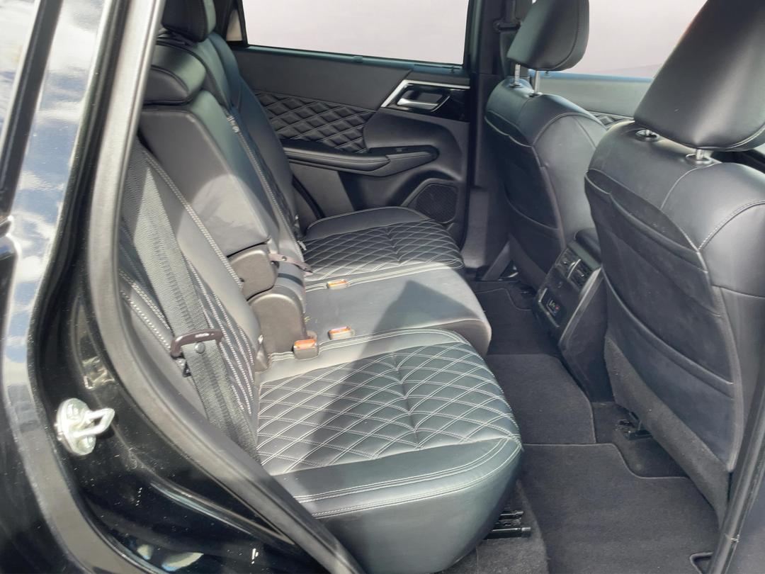 Photo '20' of Mitsubishi Outlander