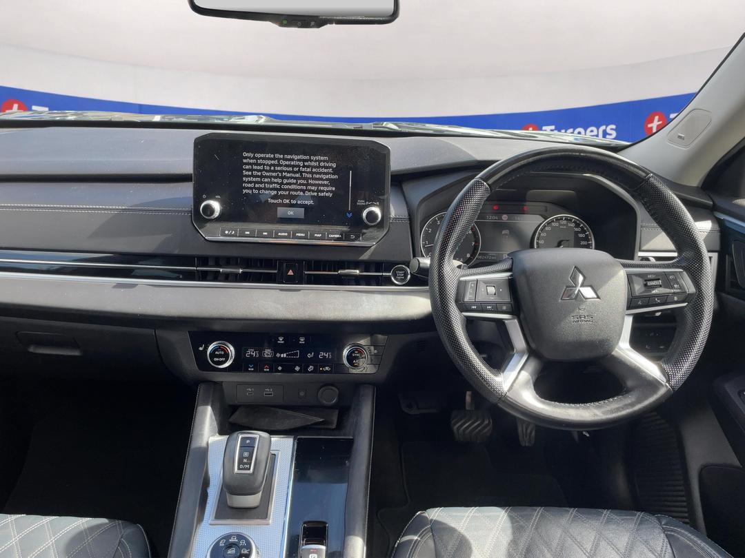 Photo '17' of Mitsubishi Outlander