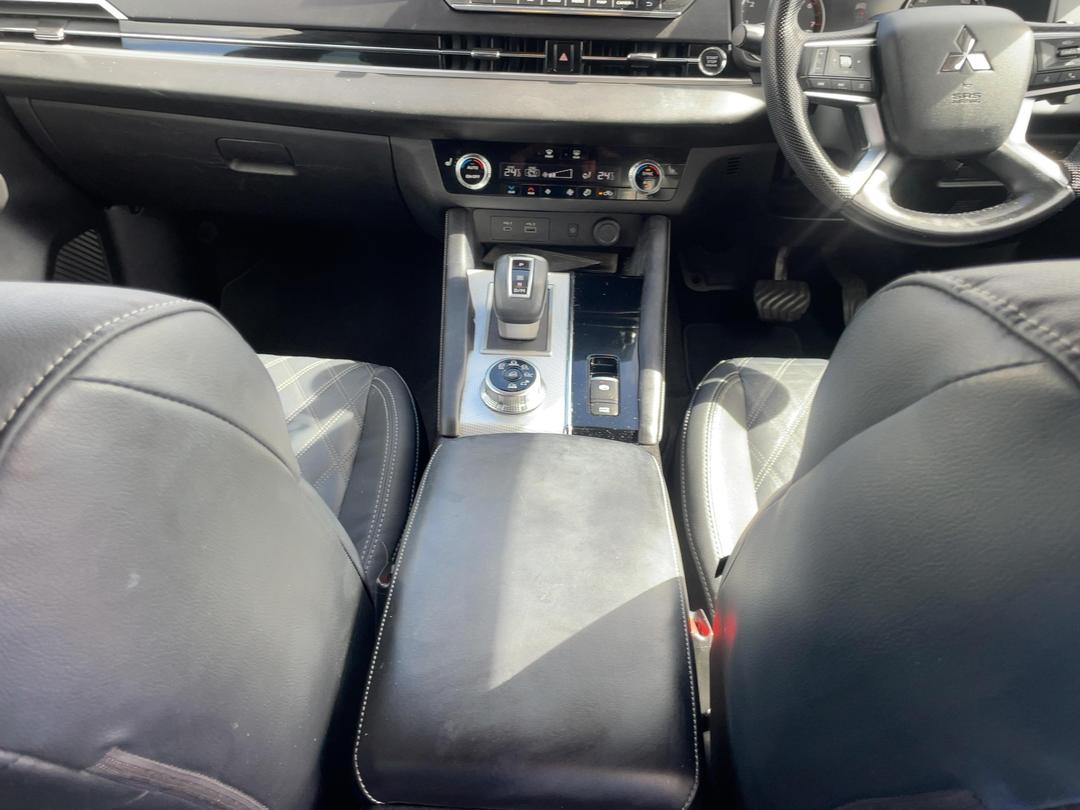 Photo '18' of Mitsubishi Outlander