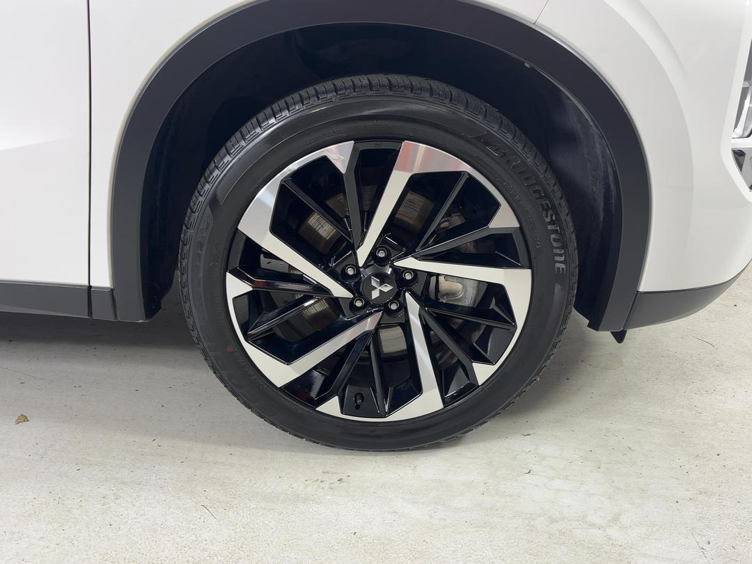 Photo '9' of Mitsubishi Outlander