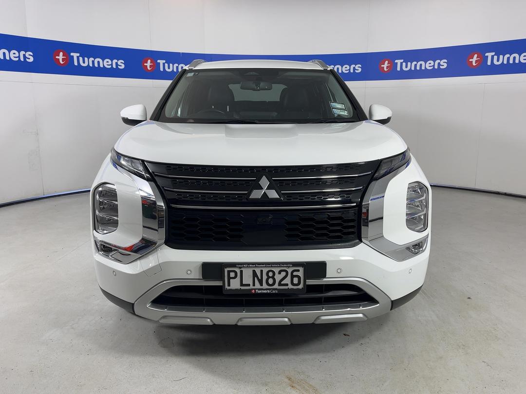 Photo '2' of Mitsubishi Outlander