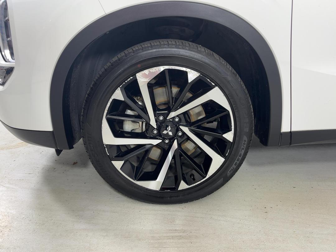 Photo '10' of Mitsubishi Outlander