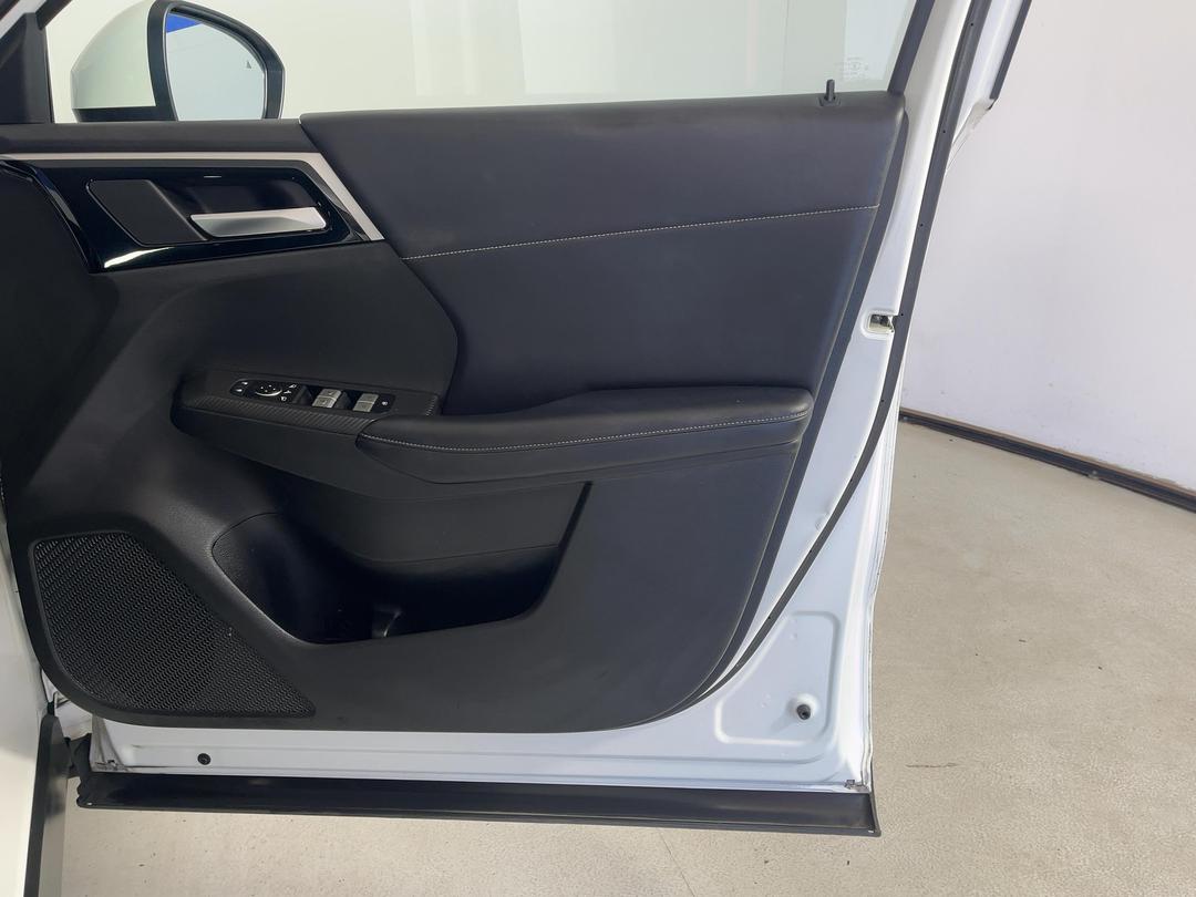 Photo '15' of Mitsubishi Outlander