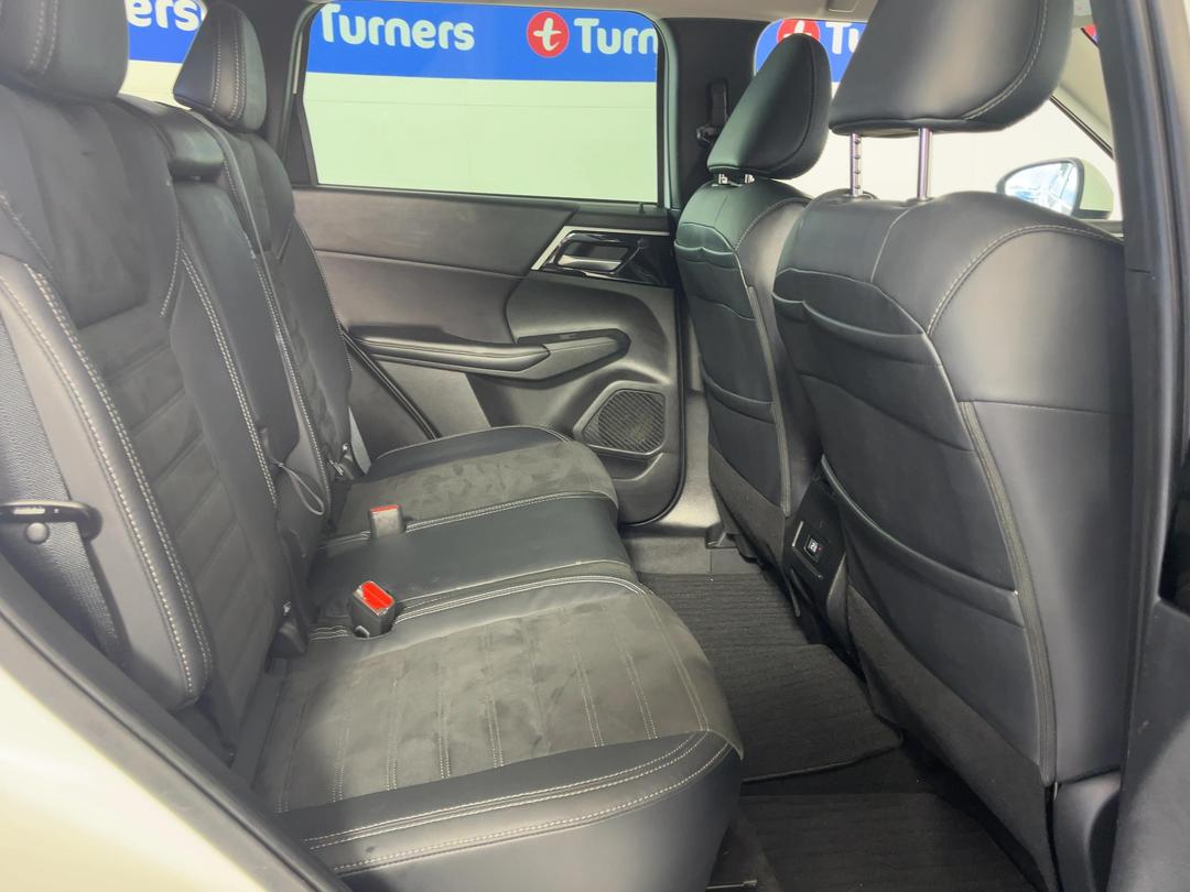 Photo '20' of Mitsubishi Outlander