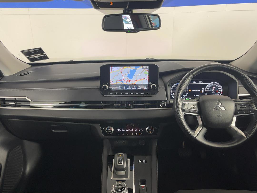 Photo '17' of Mitsubishi Outlander