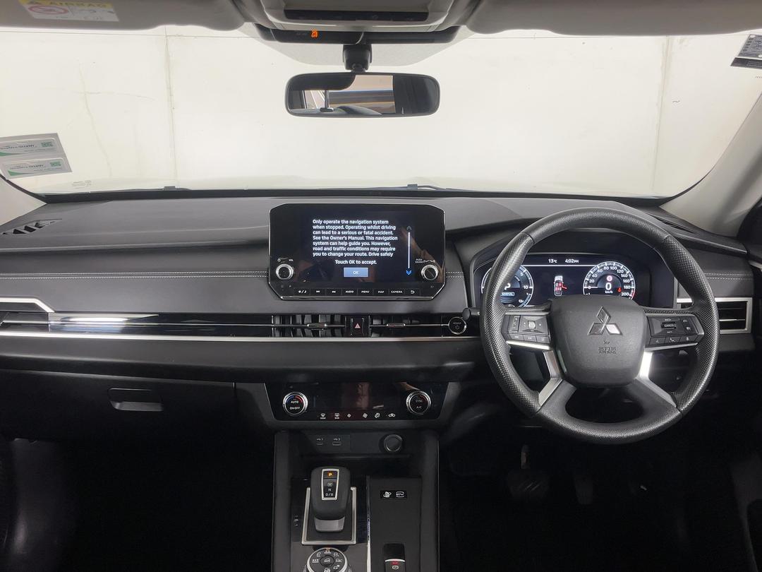 Photo '17' of Mitsubishi Outlander