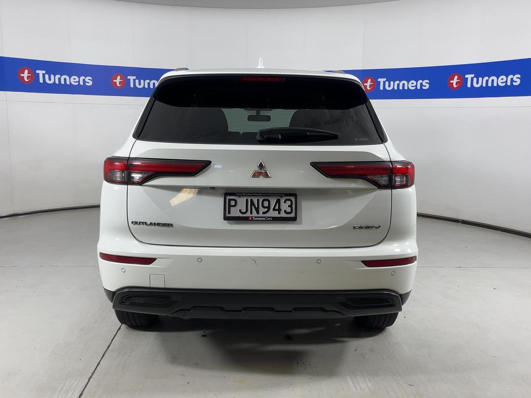 Photo '6' of Mitsubishi Outlander
