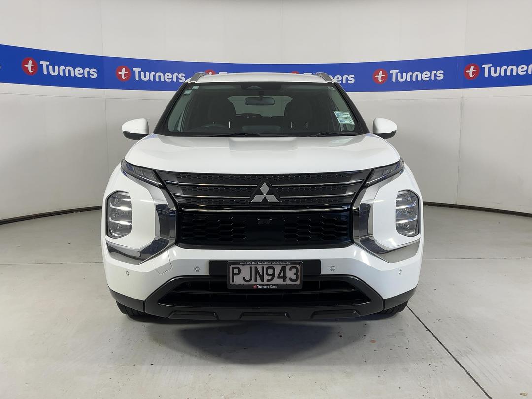 Photo '2' of Mitsubishi Outlander
