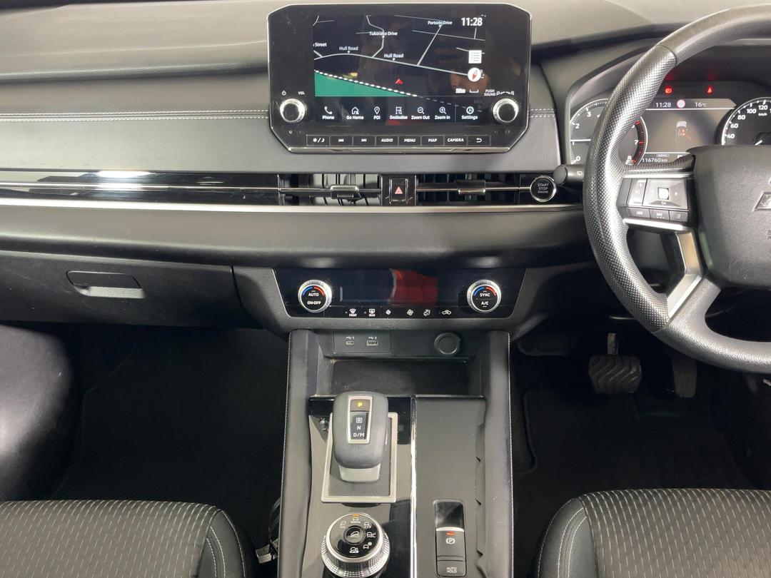 Photo '18' of Mitsubishi Outlander