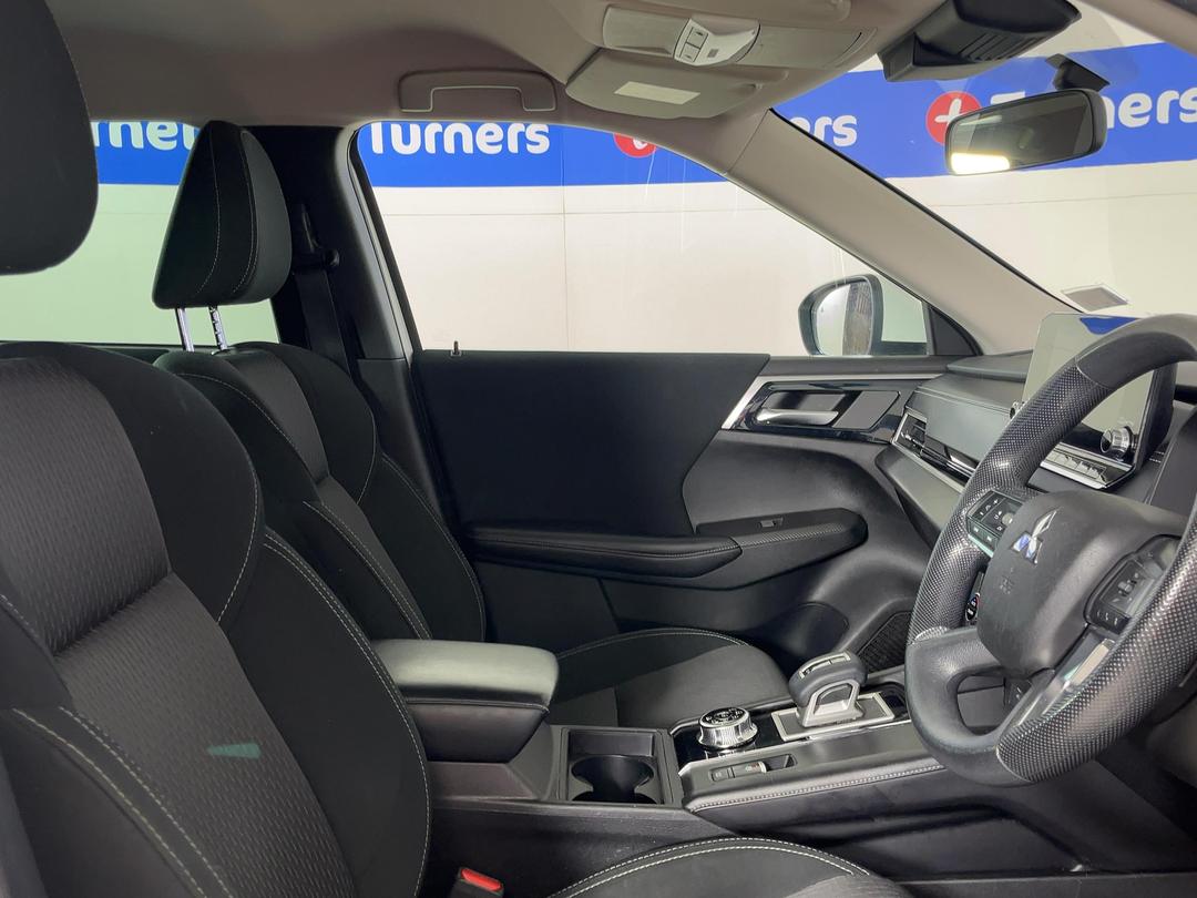Photo '16' of Mitsubishi Outlander
