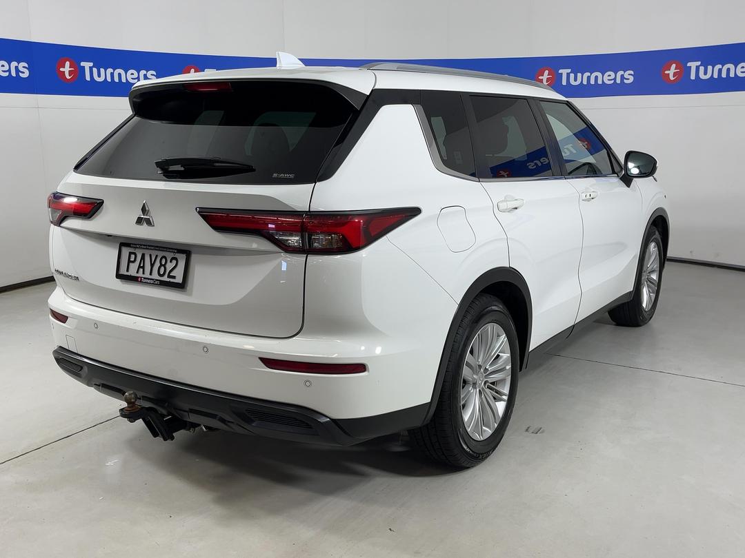 Photo '7' of Mitsubishi Outlander
