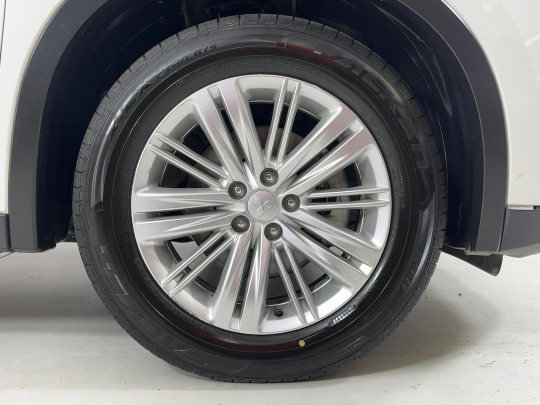 Photo '9' of Mitsubishi Outlander