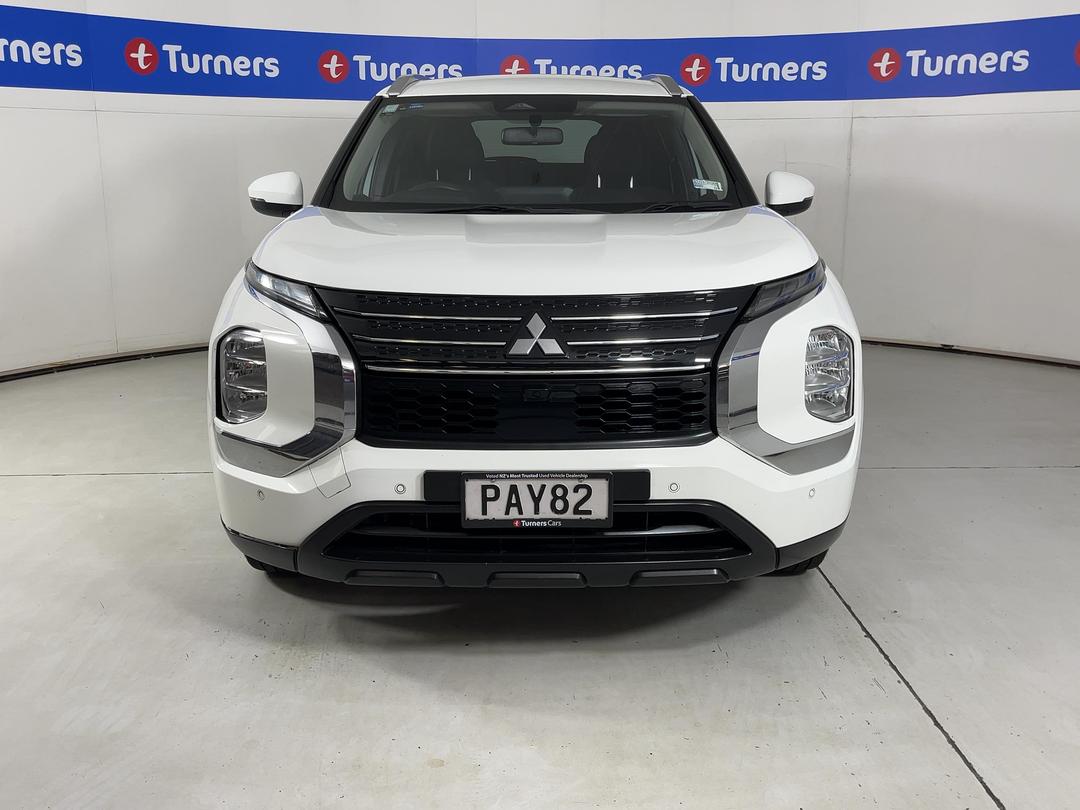 Photo '2' of Mitsubishi Outlander