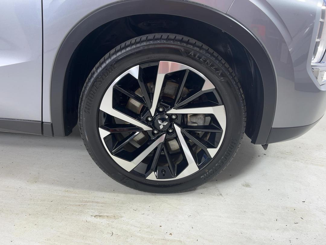 Photo '9' of Mitsubishi Outlander