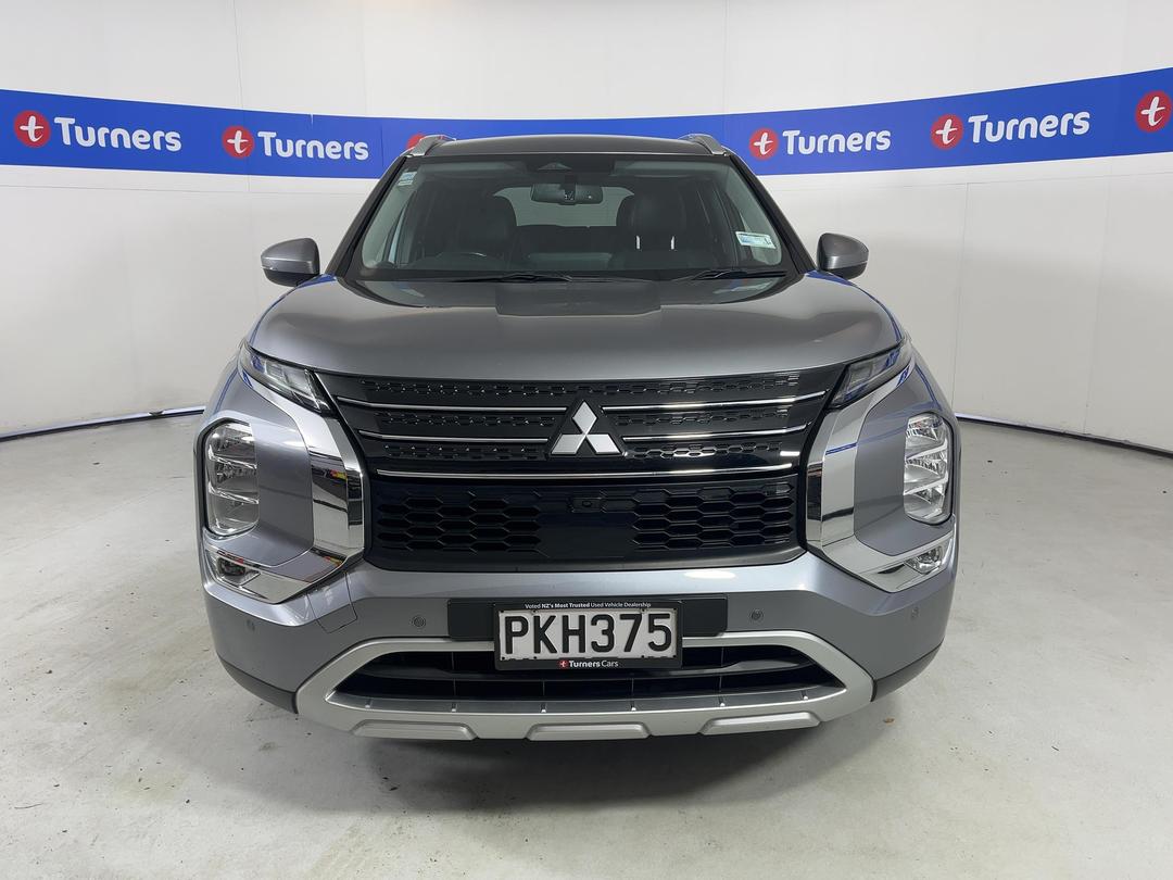 Photo '2' of Mitsubishi Outlander