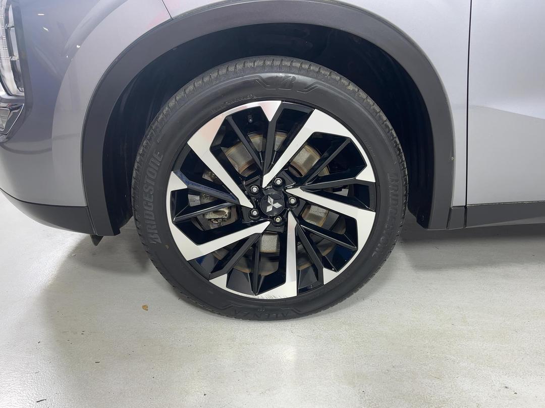 Photo '10' of Mitsubishi Outlander