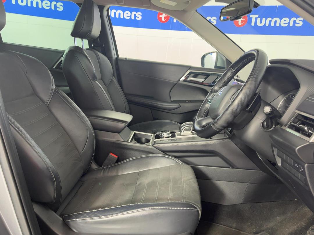 Photo '16' of Mitsubishi Outlander
