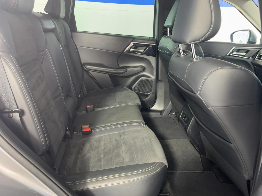 Photo '20' of Mitsubishi Outlander