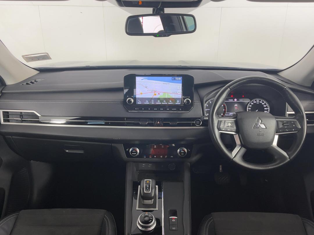 Photo '17' of Mitsubishi Outlander