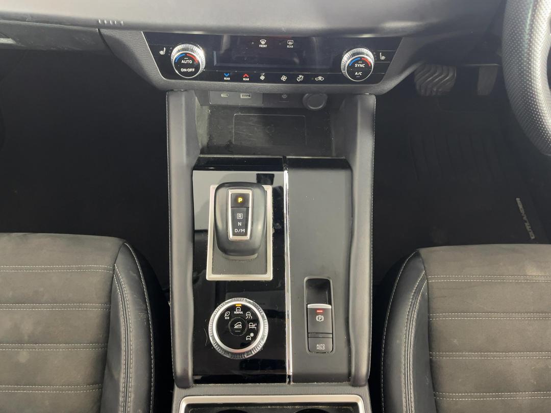Photo '18' of Mitsubishi Outlander
