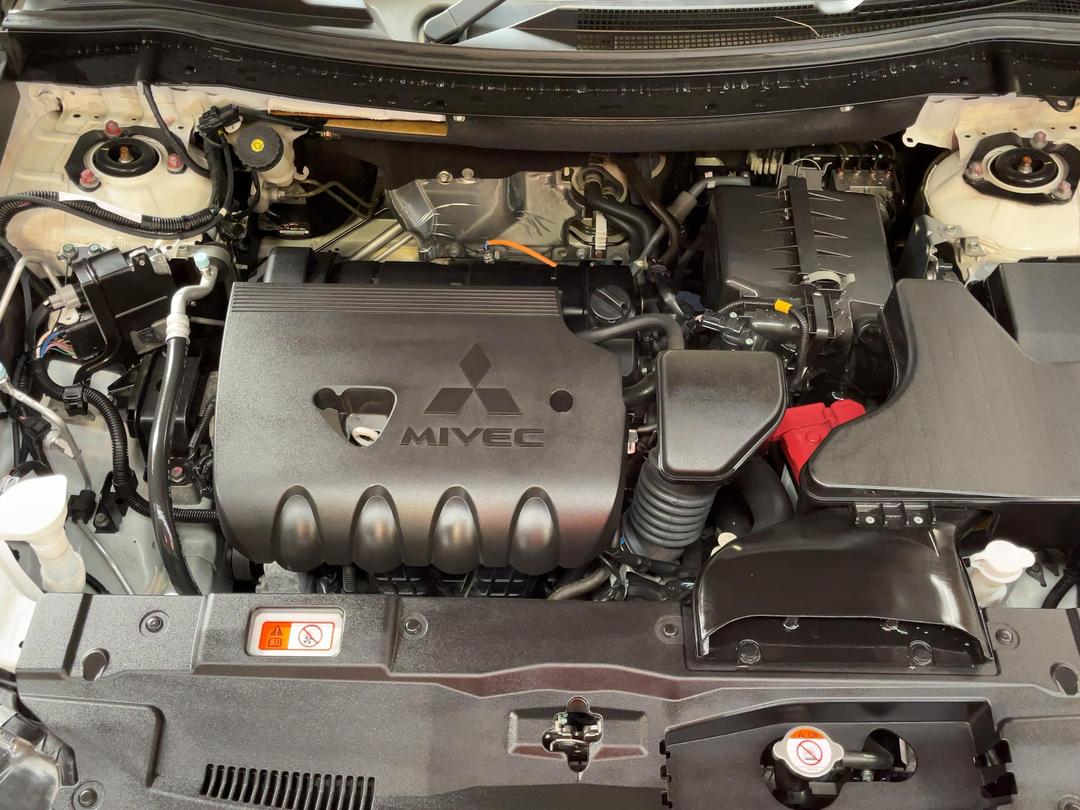 Photo '13' of Mitsubishi Outlander